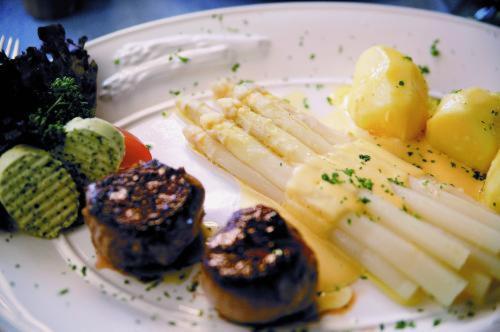 Landgasthof - Hotel Zum Stern Linden  ภายนอก รูปภาพ