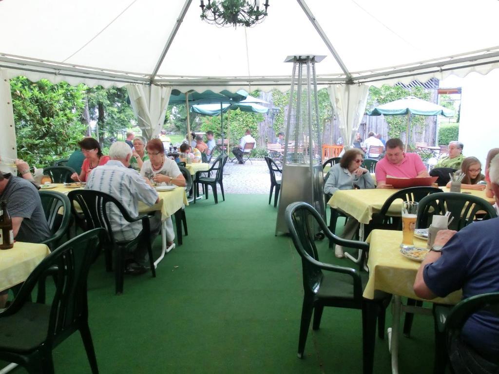 Landgasthof - Hotel Zum Stern Linden  ภายนอก รูปภาพ