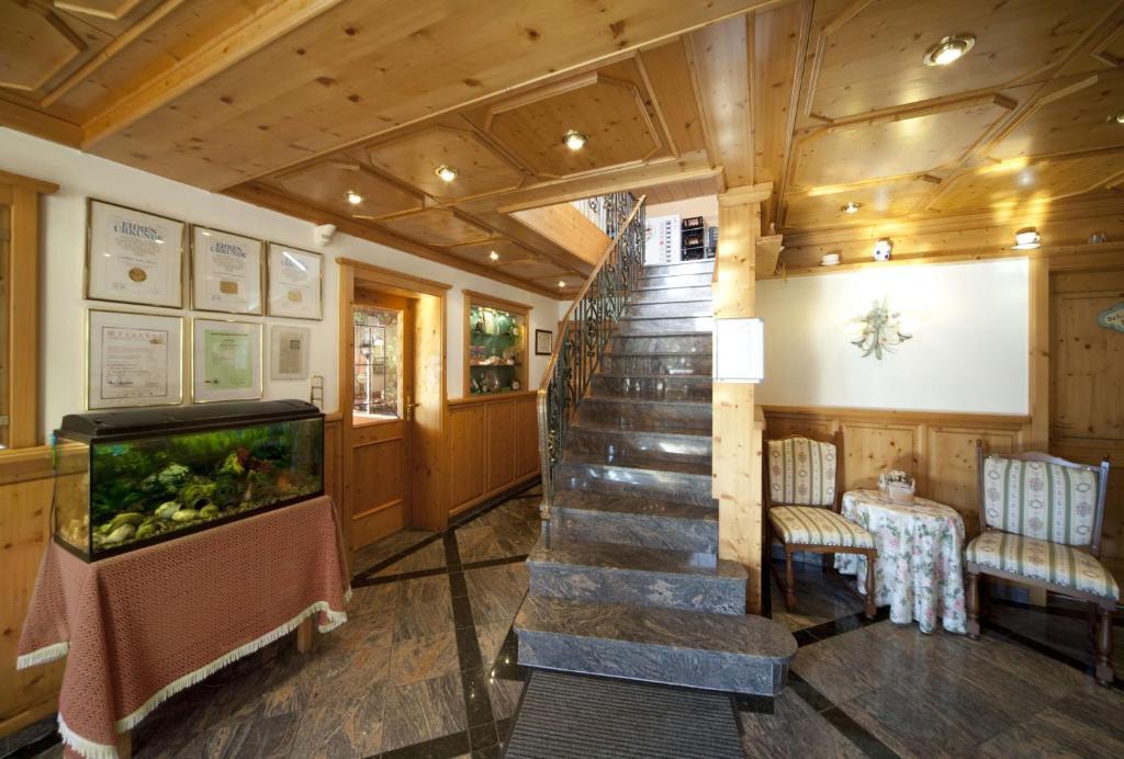 Landgasthof - Hotel Zum Stern Linden  ภายนอก รูปภาพ